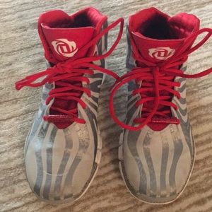 Derrick Rose Adidas Boys Basketball 🏀 Sneakers 👟